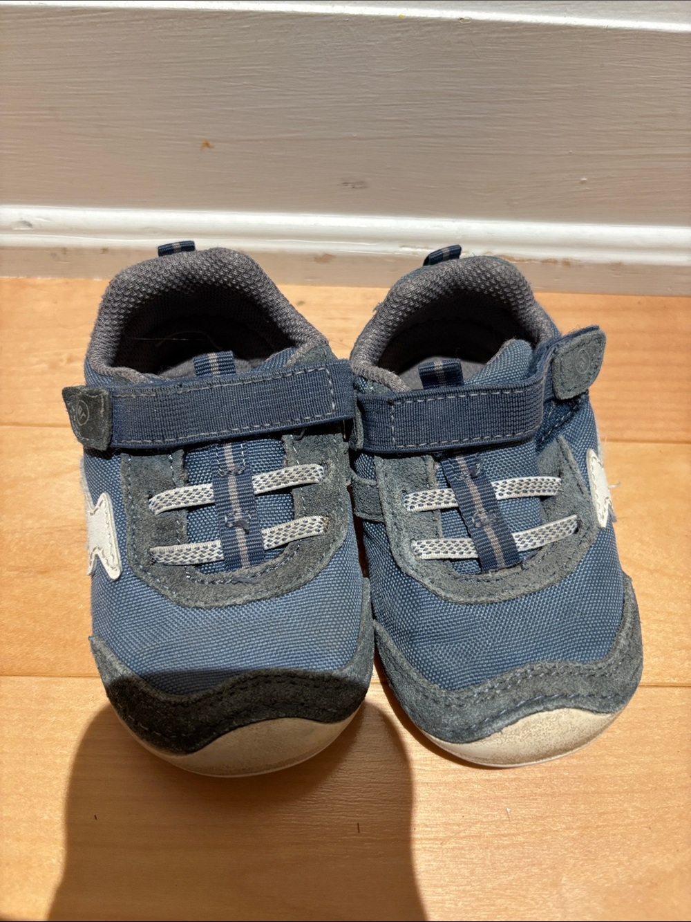 Stride Rite size 5.5 Kids Blue Athletic Shoes with Hook-and-Loop Strap